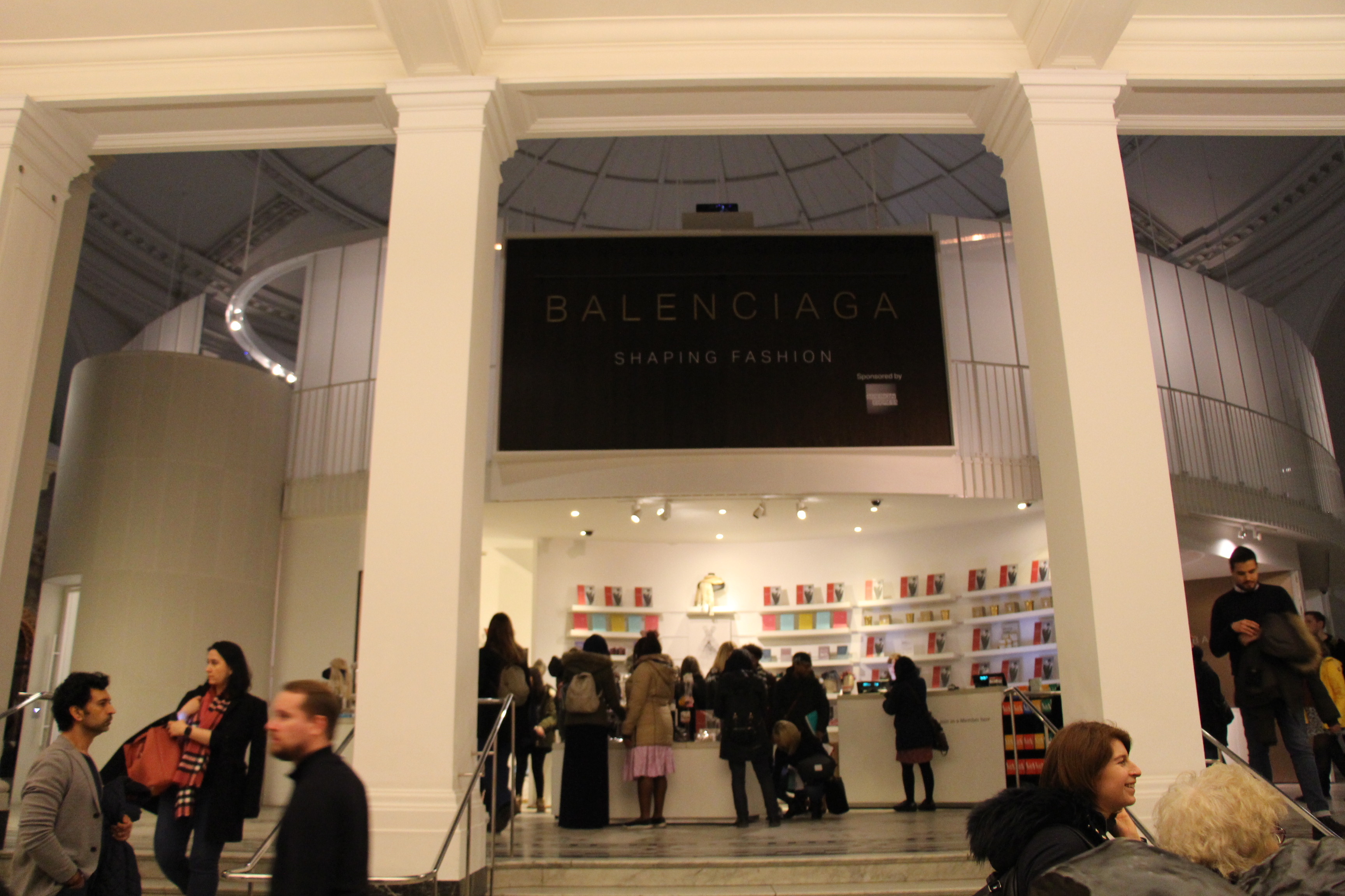 Balenciaga: Shaping Fashion